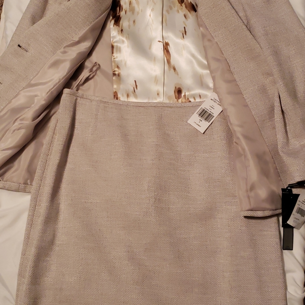 2 piece suit - Picture 5 of 6